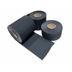 EPDM strook 60 cm breed, 20 m lang, 1,00 mm dik; drie rollen, één stuk deels uitgerold
