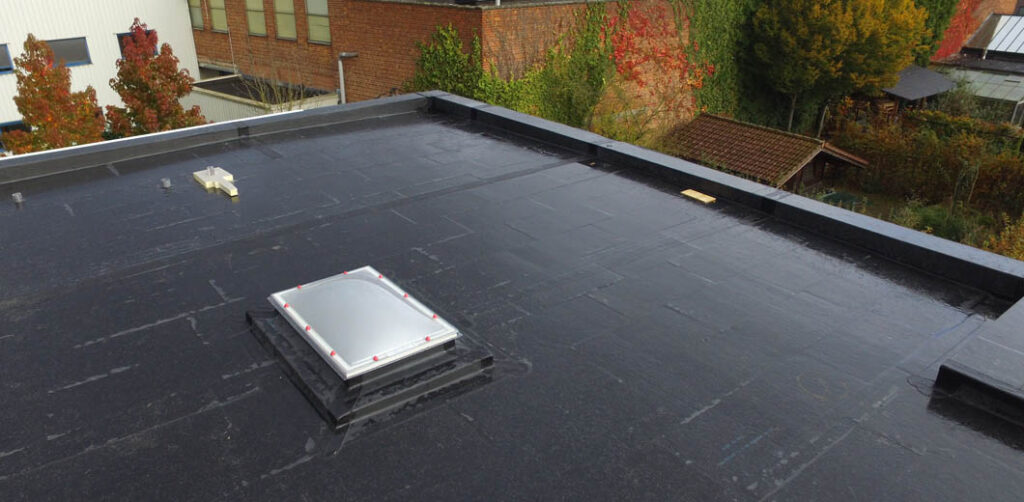Plat dak met EPDM dakbedekking